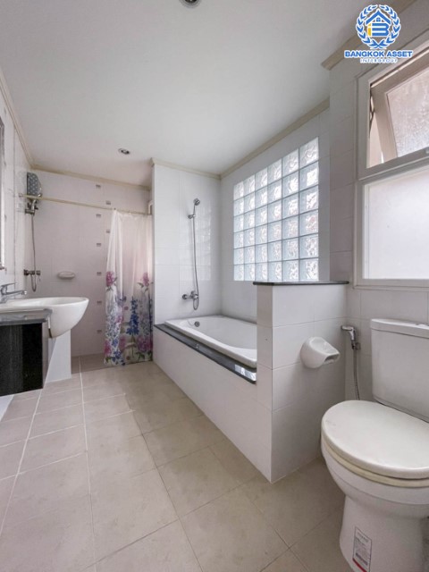 *****บ้านเดี่ยวมือสอง ม.ศุภาลัยการ์เด้นวิลล์ แจ้งวัฒนะ-หลักสี่ เนื้อที่กว่า 71.2 ตร.ว. ฟังก์ชันครบ 4 ห้องนอน 3 ห้องน้ำ 2 ที่จอดรถ บ้านสวย สภาพดีมาก พร้อมเข้าอยู่ แถมฟรี !! เครืองปรับอากาศ 4 เครื่อง+เครื่องทำน้ำอุ่น 2 เครื่อง ตอบโจทย์ทุกครอบครัว บนทำเลเดินทางสะดวก เข้าสู่ใจกลางเมืองได้อย่างสะดวกสบาย ใกล้ทางด่วนศรีสมานและรถไฟฟ้าสายสีแดง สถานีดอนเมือง